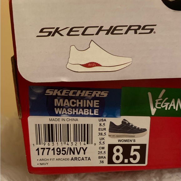 SKECHERS ladies Arcata Vegan Navy Blue Arch Fit sneakers size 8.5 NIB NWT - Picture 2 of 14